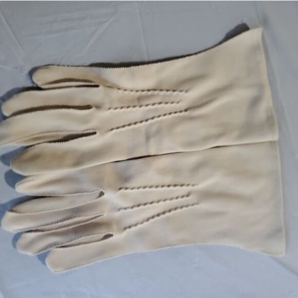 Vintage Long ~10.5" Cream Hand Pleated Stitched Gloves - Picture 2 of 5